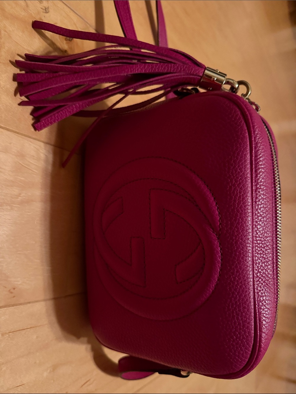 Authentic Gucci Soho Disco Crossbody Bag Fuchsia Pebbled Leather Tassel GG Logo - Picture 7 of 7
